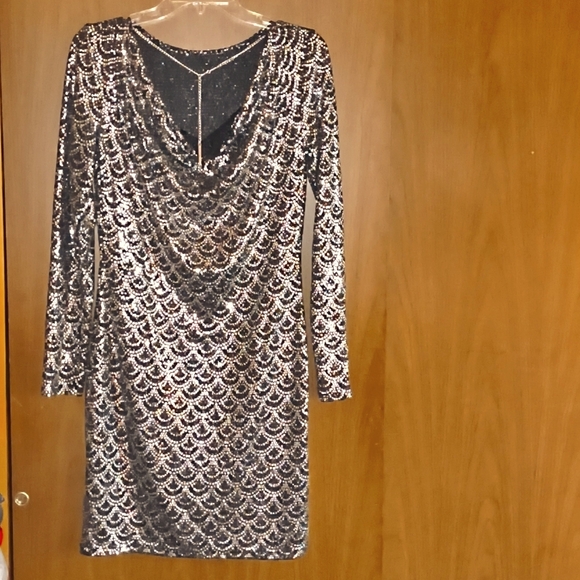 MICHAEL by MICHAEL KORS Long Sleeve Silver & Black Sequin Dress Size Medium - Picture 3 of 7